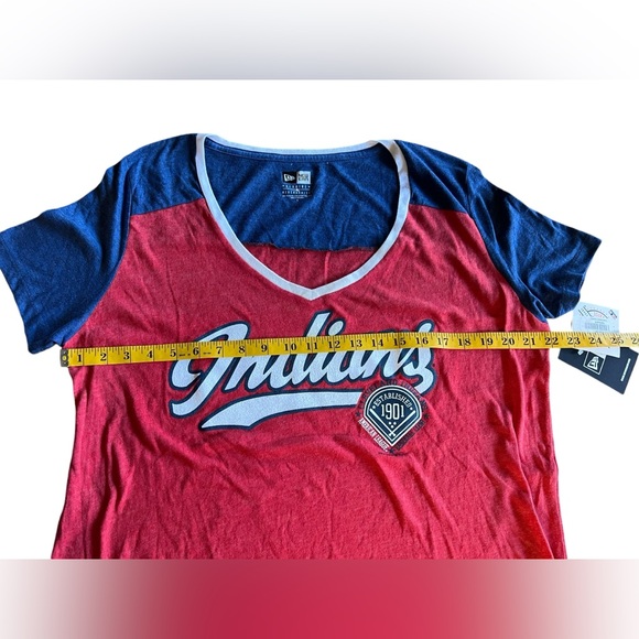 NWT NEW ERA Women’s Cleveland Indians MLB T-Shirt Size XL V-Neck Glitter - Picture 7 of 8